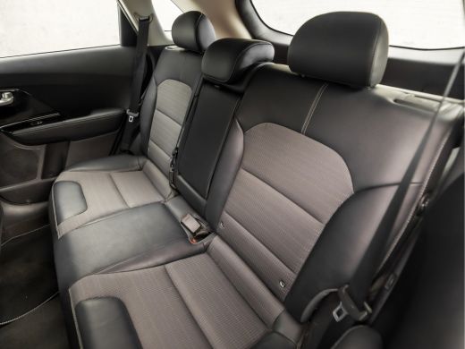 Kia Niro 1.6 GDi Hybrid DynamicLine 142Pk Automaat (APPLE CARPLAY, NAVIGATIE, LEDER, CAMERA, SPORTSTOELEN,... ActivLease financial lease