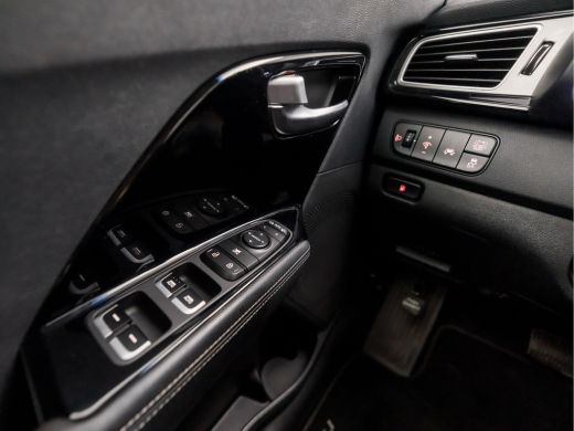 Kia Niro 1.6 GDi Hybrid DynamicLine 142Pk Automaat (APPLE CARPLAY, NAVIGATIE, LEDER, CAMERA, SPORTSTOELEN,... ActivLease financial lease