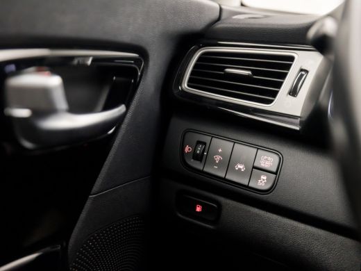 Kia Niro 1.6 GDi Hybrid DynamicLine 142Pk Automaat (APPLE CARPLAY, NAVIGATIE, LEDER, CAMERA, SPORTSTOELEN,... ActivLease financial lease