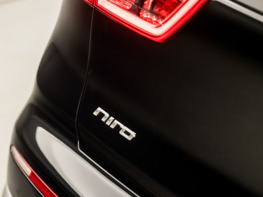 Kia Niro 1.6 GDi Hybrid DynamicLine 142Pk Automaat (APPLE CARPLAY, NAVIGATIE, LEDER, CAMERA, SPORTSTOELEN,... ActivLease financial lease