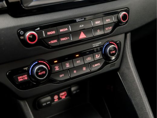 Kia Niro 1.6 GDi Hybrid DynamicLine 142Pk Automaat (APPLE CARPLAY, NAVIGATIE, LEDER, CAMERA, SPORTSTOELEN,... ActivLease financial lease