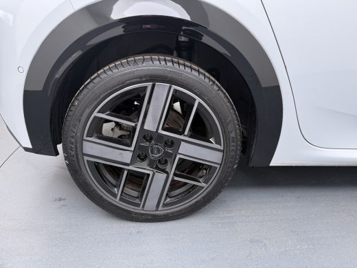 Lancia Ypsilon LX 54 kWh | 11 kW lader | Achteruitrijcamera | Airco (automatisch) ActivLease financial lease