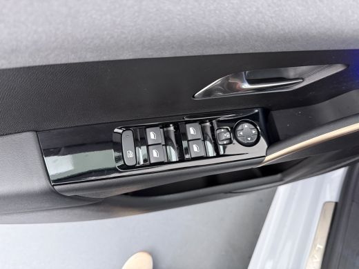 Lancia Ypsilon LX 54 kWh | 11 kW lader | Achteruitrijcamera | Airco (automatisch) ActivLease financial lease