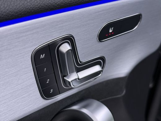 Mercedes-Benz A-Klasse 250e AMG // Panorama dak // Sfeerverlichting // Memory // MultiBeam LED // Advanced Audio // Keyl... ActivLease financial lease