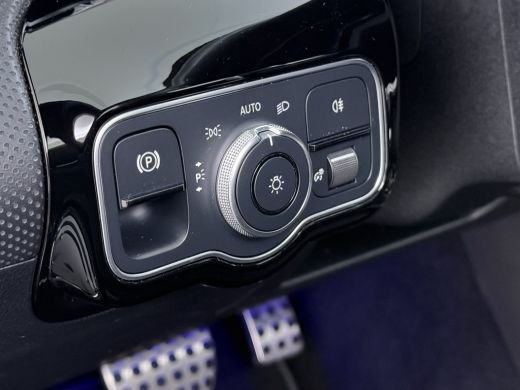Mercedes-Benz A-Klasse 250e AMG // Panorama dak // Sfeerverlichting // Memory // MultiBeam LED // Advanced Audio // Keyl... ActivLease financial lease