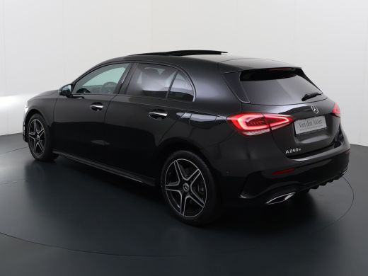 Mercedes-Benz A-Klasse 250e AMG // Panorama dak // Sfeerverlichting // Memory // MultiBeam LED // Advanced Audio // Keyl... ActivLease financial lease