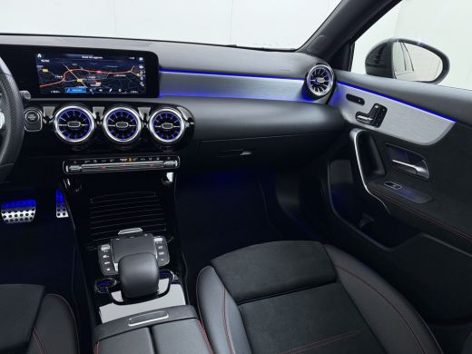 Mercedes-Benz A-Klasse 250e AMG // Panorama dak // Sfeerverlichting // Memory // MultiBeam LED // Advanced Audio // Keyl... ActivLease financial lease