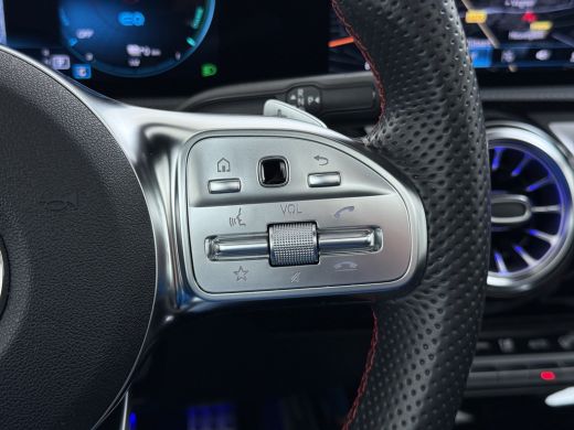 Mercedes-Benz A-Klasse 250e AMG // Panorama dak // Sfeerverlichting // Memory // MultiBeam LED // Advanced Audio // Keyl... ActivLease financial lease