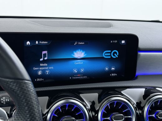 Mercedes-Benz A-Klasse 250e AMG // Panorama dak // Sfeerverlichting // Memory // MultiBeam LED // Advanced Audio // Keyl... ActivLease financial lease