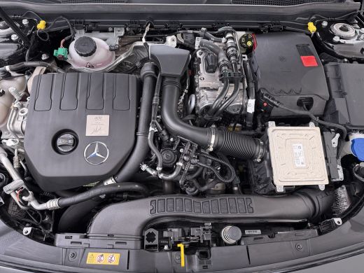 Mercedes-Benz A-Klasse 250e AMG // Panorama dak // Sfeerverlichting // Memory // MultiBeam LED // Advanced Audio // Keyl... ActivLease financial lease