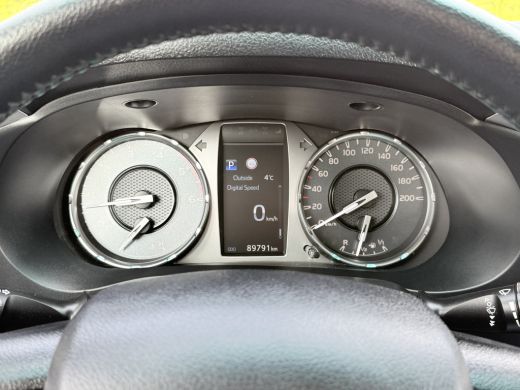 Toyota Hilux 2.4 D-4D AUTOMAAT / 4x4 / 1e EIG. / 3.500 KG AHG / CAMERA / TREKHAAK / ECC / CRUISE / CARPLAY ActivLease financial lease