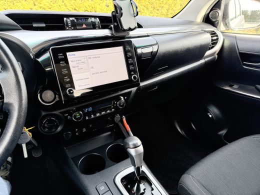 Toyota Hilux 2.4 D-4D AUTOMAAT / 4x4 / 1e EIG. / 3.500 KG AHG / CAMERA / TREKHAAK / ECC / CRUISE / CARPLAY ActivLease financial lease