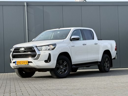 Toyota Hilux 2.4 D-4D AUTOMAAT / 4x4 / 1e EIG. / 3.500 KG AHG / CAMERA / TREKHAAK / ECC / CRUISE / CARPLAY ActivLease financial lease