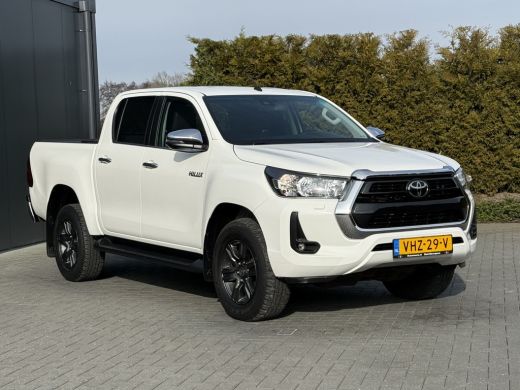 Toyota Hilux 2.4 D-4D AUTOMAAT / 4x4 / 1e EIG. / 3.500 KG AHG / CAMERA / TREKHAAK / ECC / CRUISE / CARPLAY ActivLease financial lease