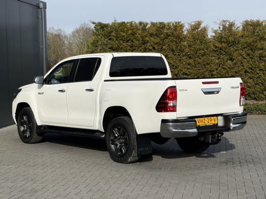 Toyota Hilux 2.4 D-4D AUTOMAAT / 4x4 / 1e EIG. / 3.500 KG AHG / CAMERA / TREKHAAK / ECC / CRUISE / CARPLAY ActivLease financial lease