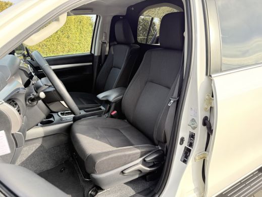 Toyota Hilux 2.4 D-4D AUTOMAAT / 4x4 / 1e EIG. / 3.500 KG AHG / CAMERA / TREKHAAK / ECC / CRUISE / CARPLAY ActivLease financial lease