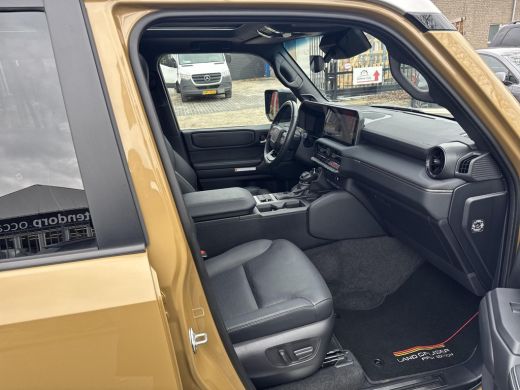 Toyota Land Cruiser 2.8 D-4D First Edition 5p | 06-10141018 Voor meer informatie ActivLease financial lease