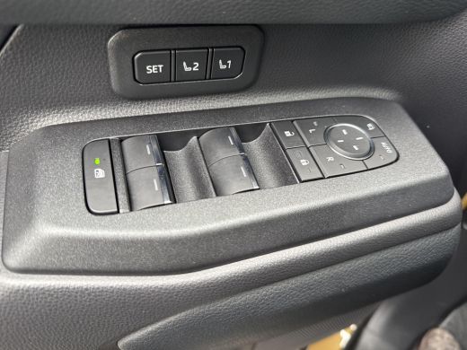 Toyota Land Cruiser 2.8 D-4D First Edition 5p | 06-10141018 Voor meer informatie ActivLease financial lease