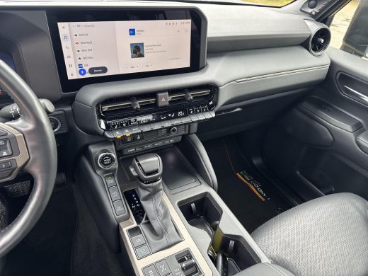 Toyota Land Cruiser 2.8 D-4D First Edition 5p | 06-10141018 Voor meer informatie ActivLease financial lease