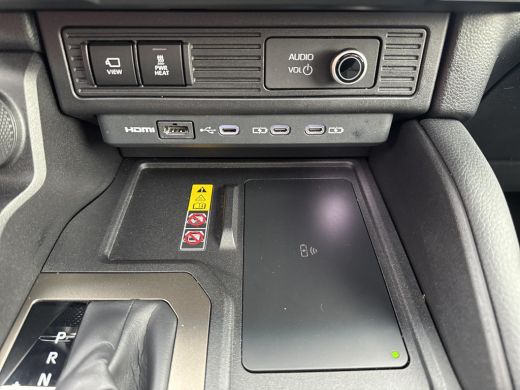 Toyota Land Cruiser 2.8 D-4D First Edition 5p | 06-10141018 Voor meer informatie ActivLease financial lease