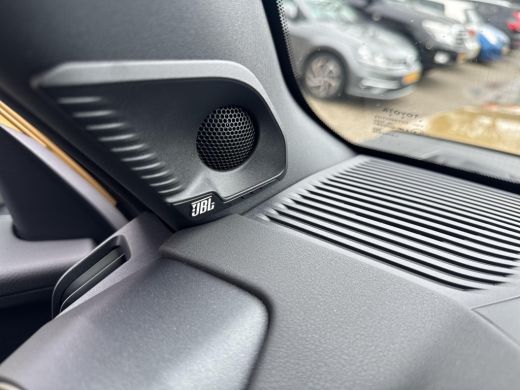 Toyota Land Cruiser 2.8 D-4D First Edition 5p | 06-10141018 Voor meer informatie ActivLease financial lease