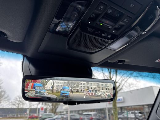 Toyota Land Cruiser 2.8 D-4D First Edition 5p | 06-10141018 Voor meer informatie ActivLease financial lease