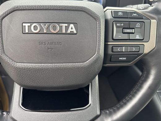 Toyota Land Cruiser 2.8 D-4D First Edition 5p | 06-10141018 Voor meer informatie ActivLease financial lease