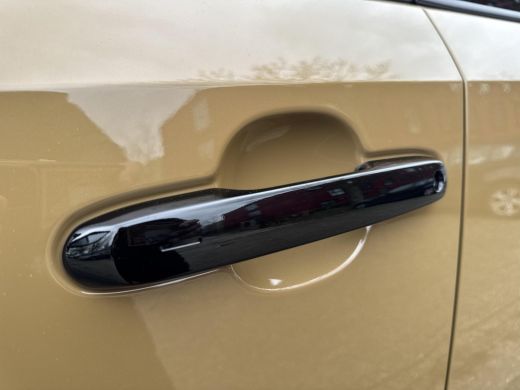 Toyota Land Cruiser 2.8 D-4D First Edition 5p | 06-10141018 Voor meer informatie ActivLease financial lease