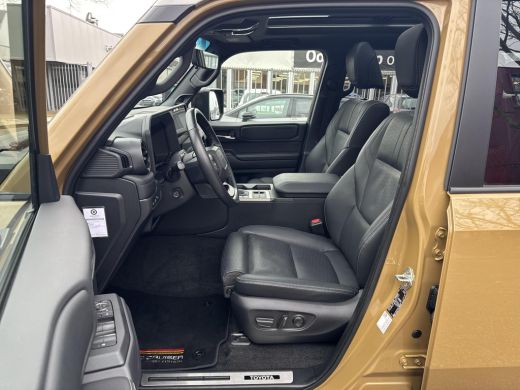 Toyota Land Cruiser 2.8 D-4D First Edition 5p | 06-10141018 Voor meer informatie ActivLease financial lease