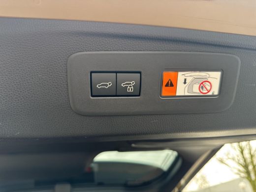 Toyota Land Cruiser 2.8 D-4D First Edition 5p | 06-10141018 Voor meer informatie ActivLease financial lease