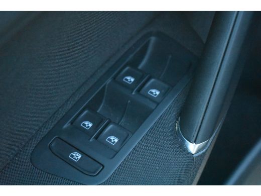 Volkswagen e-Golf 136PK E-DITION | NAVIGATIE | ADAPT. CRUISE | APP. CONNECT | CLIMATE CONTROL |  FULL LED | 16 INCH ActivLease financial lease