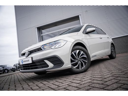 Volkswagen Polo 1.0 TSI Life Edition | Achteruitrijcamera | Airco (automatisch) | Extra getint glas ActivLease financial lease