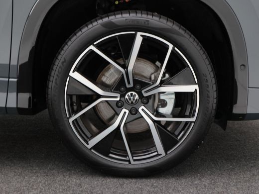 Volkswagen Tayron 1.5 eHybrid 272 Pk Automaat R-Line Edition | Panoramadak | Trekhaak | 20 Inch | Camera | Stuur- e... ActivLease financial lease