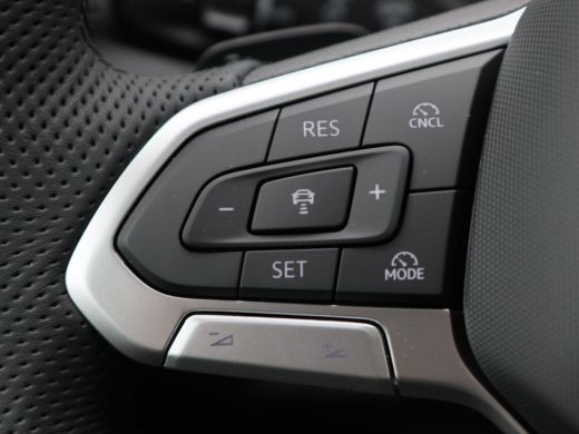 Volkswagen Tayron 1.5 eHybrid 272 Pk Automaat R-Line Edition | Panoramadak | Trekhaak | 20 Inch | Camera | Stuur- e... ActivLease financial lease