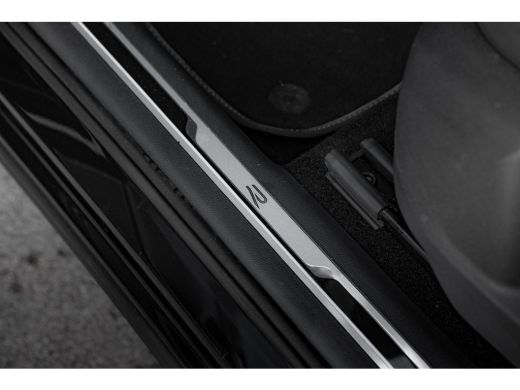 Volkswagen Tiguan 1.5 TSI R-Line Business+ | Camera | Trekhaak | Stoel/Stuurverwarming | ActivLease financial lease