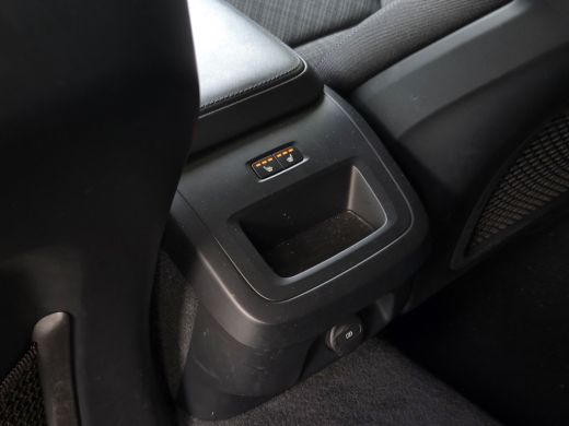 Volvo  V60 2.0 B3 Essential Edition | Heico | Trekhaak | Camera | Stuur/stoelverwarming ActivLease financial lease