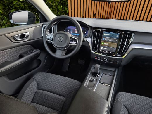 Volvo  V60 2.0 B3 Essential Edition | Heico | Trekhaak | Camera | Stuur/stoelverwarming ActivLease financial lease