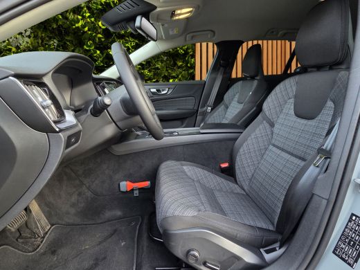 Volvo  V60 2.0 B3 Essential Edition | Heico | Trekhaak | Camera | Stuur/stoelverwarming ActivLease financial lease
