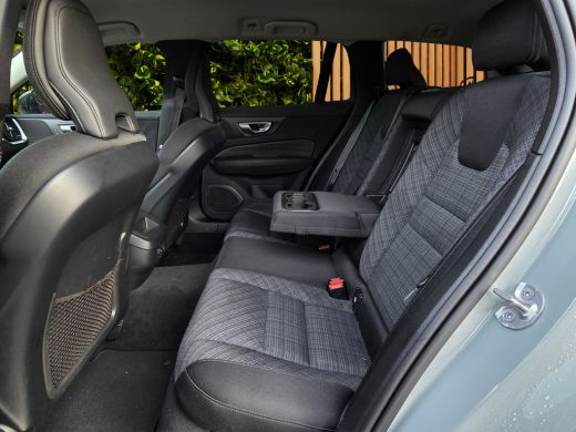 Volvo  V60 2.0 B3 Essential Edition | Heico | Trekhaak | Camera | Stuur/stoelverwarming ActivLease financial lease