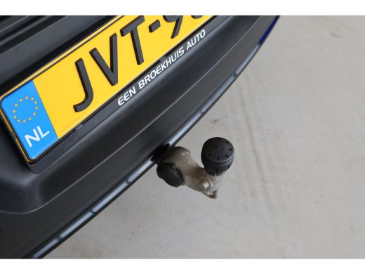 Volvo  XC40 231PK Ultimate Dark | Panoramadak | Trekhaak | 360 | Memory | HK Audio ActivLease financial lease