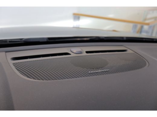 Volvo  XC40 231PK Ultimate Dark | Panoramadak | Trekhaak | 360 | Memory | HK Audio ActivLease financial lease