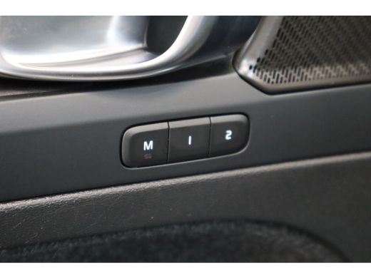 Volvo  XC40 231PK Ultimate Dark | Panoramadak | Trekhaak | 360 | Memory | HK Audio ActivLease financial lease