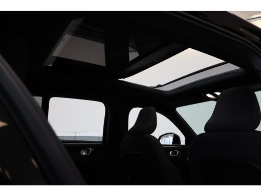 Volvo  XC40 231PK Ultimate Dark | Panoramadak | Trekhaak | 360 | Memory | HK Audio ActivLease financial lease