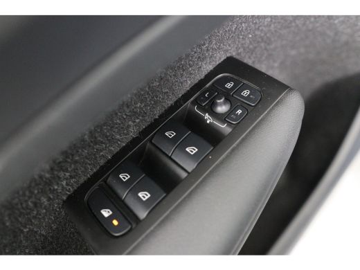 Volvo  XC40 Recharge P8 AWD R-Design | LED | Stoel/Stuurverwarming | Navi | Cruise Adaptive | LED | Camera | ... ActivLease financial lease