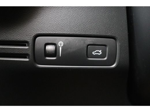 Volvo  XC40 Recharge P8 AWD R-Design | LED | Stoel/Stuurverwarming | Navi | Cruise Adaptive | LED | Camera | ... ActivLease financial lease