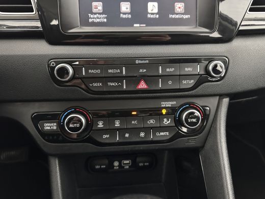 Kia Niro 1.6 GDi Hybrid ExecutiveLine Eco-Hybrid (INCL-BTW) Aut. *LEATHER-FABRIC | NAVI-FULLMAP | KEYLESS ... ActivLease financial lease