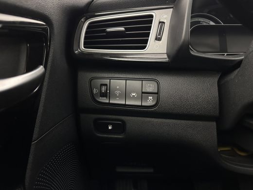 Kia Niro 1.6 GDi Hybrid ExecutiveLine Eco-Hybrid (INCL-BTW) Aut. *LEATHER-FABRIC | NAVI-FULLMAP | KEYLESS ... ActivLease financial lease