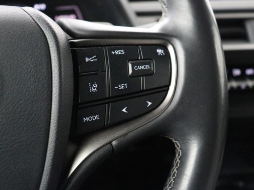 Lexus UX 300e 54 kWh | Alcantara | Adaptive cruise | Carplay | Full LED | Elektrische stoelen | Climate co... ActivLease financial lease