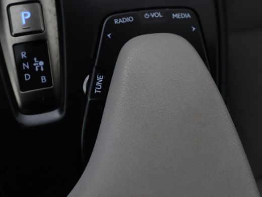 Lexus UX 300e 54 kWh | Alcantara | Adaptive cruise | Carplay | Full LED | Elektrische stoelen | Climate co... ActivLease financial lease