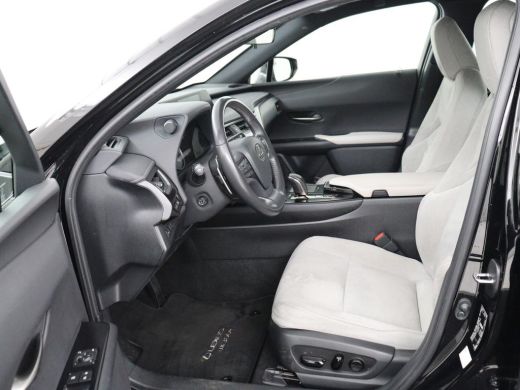 Lexus UX 300e 54 kWh | Alcantara | Adaptive cruise | Carplay | Full LED | Elektrische stoelen | Climate co... ActivLease financial lease